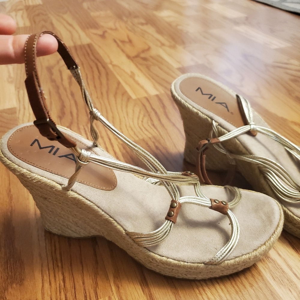 Mia strapoy wedge sandal size 10
